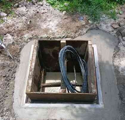 Handhole berisi kabel di Medan Belawan